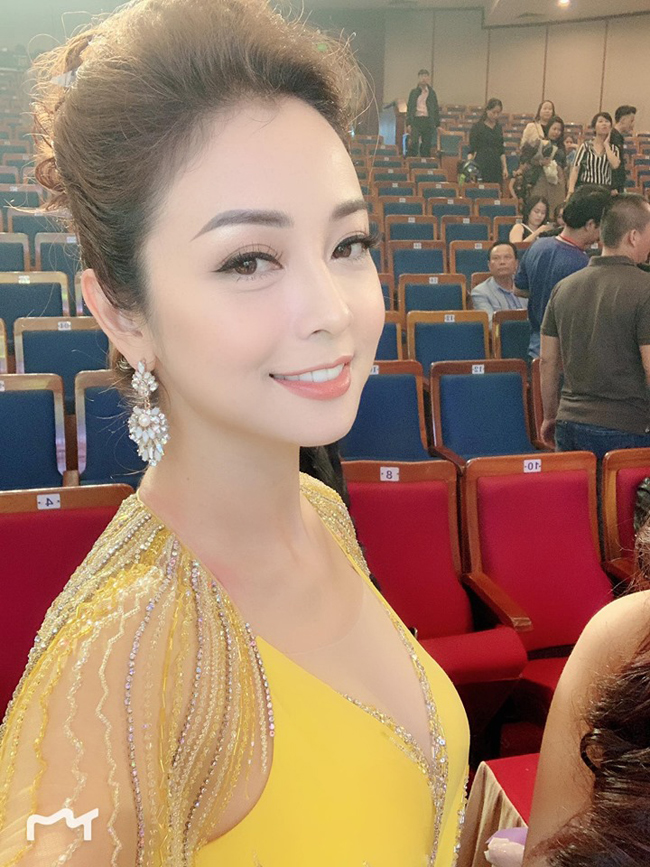 nhung ba me 4 con van tre dep trong showbiz viet hinh anh 3