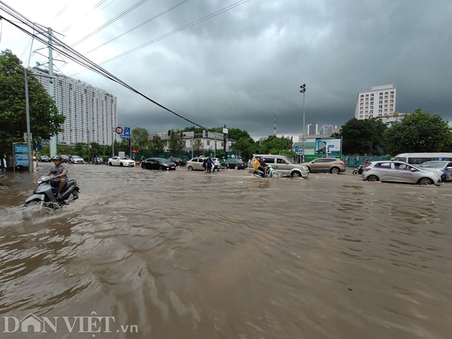 nhieu tuyen duong o ha noi menh mong bien nuoc do bao so 3 hinh anh 6