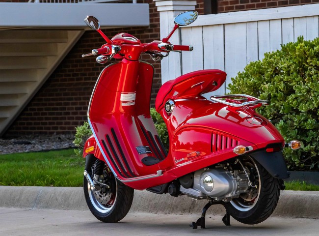 ngam vespa 946 red dep long lay, dat toi dinh cao xe ga hang sang hinh anh 3