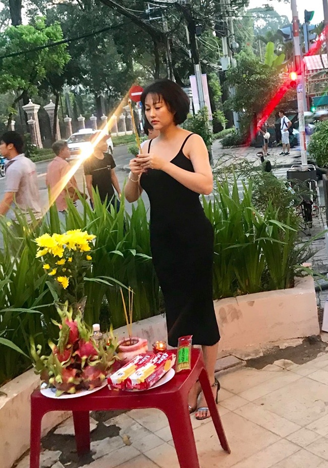 phi thanh van, mai phuong thuy di cung to nghe: nguoi duoc khen, ke bi chi trich hinh anh 3