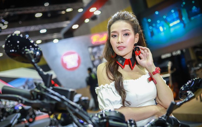 ngam dan chan dai “sieu nong” ben xe moi tai trien lam 2019 big motor sale hinh anh 1