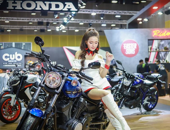 ngam dan chan dai “sieu nong” ben xe moi tai trien lam 2019 big motor sale hinh anh 20