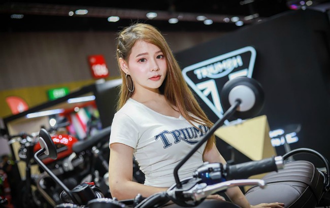 ngam dan chan dai “sieu nong” ben xe moi tai trien lam 2019 big motor sale hinh anh 3