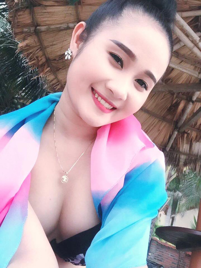 dan gai xinh xu nghe khien cac cau thu viet 