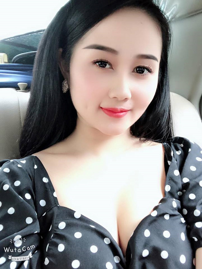 dan gai xinh xu nghe khien cac cau thu viet 