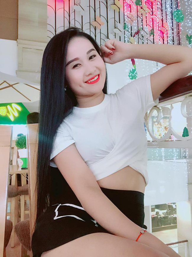 dan gai xinh xu nghe khien cac cau thu viet 