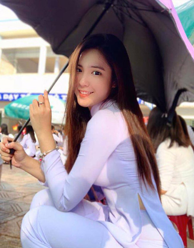 nhan sac thuc cua nu sinh chi mac ao dai cung 