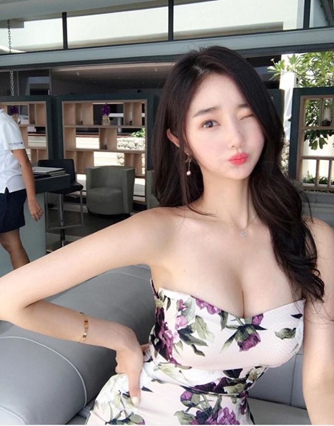 2 tieu thu thanh thi, giau co noi tieng xu han dien toan vay, bikini dat tien hinh anh 1