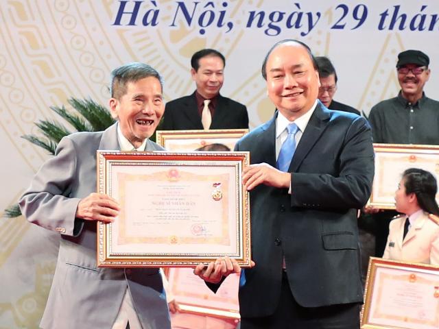 Xúc động với chia sẻ của nghệ sĩ Trần Hạnh nhận danh hiệu NSND ở tuổi 90