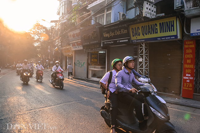 nguoi ha noi ru nhau day som tan huong mua thu ngay chom lanh hinh anh 6