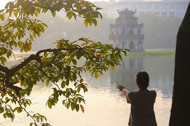 nguoi ha noi ru nhau day som tan huong mua thu ngay chom lanh hinh anh 9