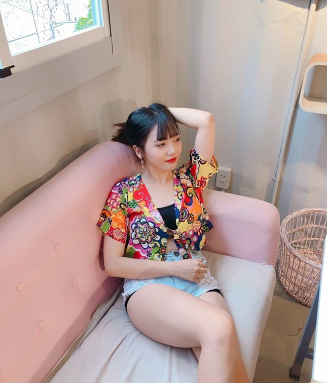 hai co em vo cua tran thanh xinh dep, gioi giang nhung doi tu trai nguoc hoan toan hinh anh 19