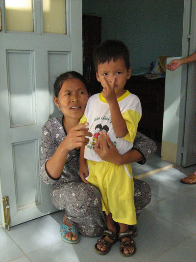 Đặng Hữu Nam và mẹ là chị Lâm Thị Tuyết.