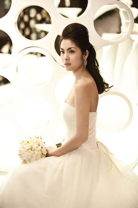 Tăng Thanh Hà mặc váy cưới nào đẹp nhất
