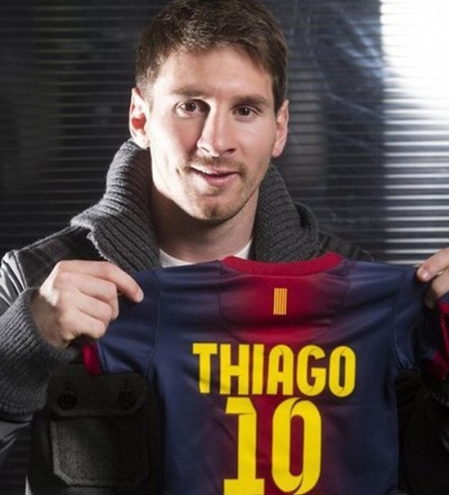 Messi và áo đấu có tên cậu con trai Thiago mới sinh