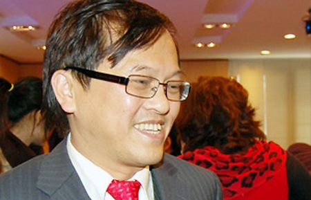 ông Nguyễn Đức Vinh, nguyên Tổng giám đốc Techcombank với mức 20 tỷ đồng mỗi năm