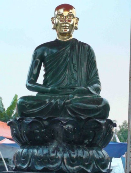 Tượng Phật hoàng Trần Nhân Tông sau khi tạc thành, hiện đang tôn trí tại Thiền viện Thường Chiếu (Đồng Nai)