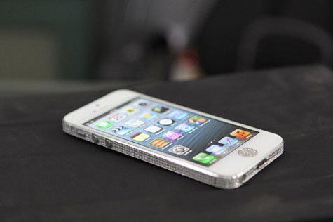 Giới nhà giàu Hà Nội mê iPhone 5 dát kim cương 5