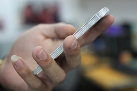Giới nhà giàu Hà Nội mê iPhone 5 dát kim cương 2