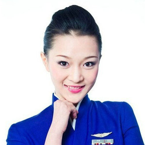 Zheng Chen was voted most beautiful stewardesses by a website in 2010. She is actually quite common-looking and has more of a girl-next-door vibe to her. Like her idol, Nobel Prize Winner Mother Teresa of Calcutta, she uses her passion to do some little things, but doesn't like shopping or making friends. She likes to pour her all into her work. Her touching smile and warm service have eased the long flights of many a passenger already.