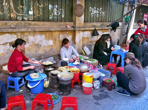 Báo Mỹ: Quán ăn vỉa hè Việt Nam là 