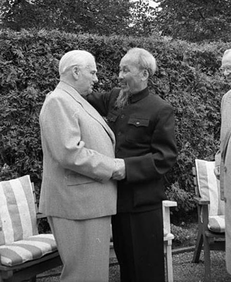 Hồ Chí Minh và Chủ tịch Cộng hòa Dân chủ Đức WILHELM PIECK 1957  
