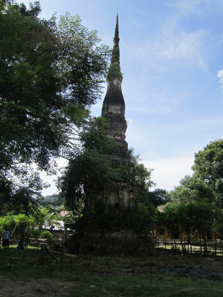 Ngôi tháp cổ tại bản Yên Hòa,  xã Mỹ Lý (Kỳ Sơn).