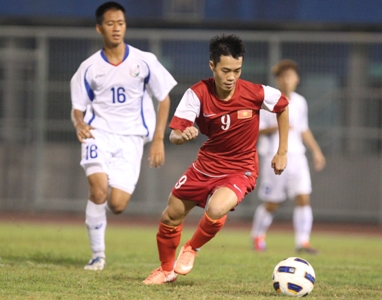 Văn Toàn (phải) đã có đóng góp quan trọng vào chiến thắng đậm của U19 Việt Nam trước U19 Đài Loan (Trung Quốc). Ảnh: Đồng Đức