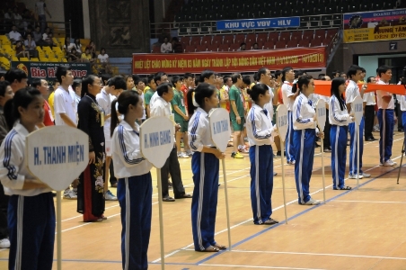 Giải bóng chuyền Bông lúa vàng 2013 quy tụ 12 đội bóng đến từ các cấp huyện, thị xã và thành phố trên địa bàn tỉnh Hải Dương.