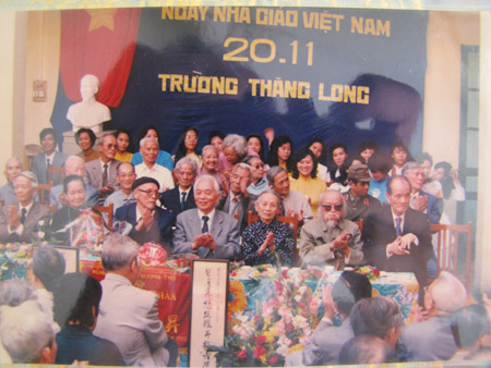 Đại tướng dự lễ kỷ niệm Ngày Nhà giáo Việt Nam năm 1993 tại Trường Tiểu học Thăng Long.