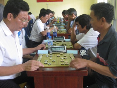Các VĐV thi đấu môn cờ tướng dành cho lứa tuổi 51 trở lên