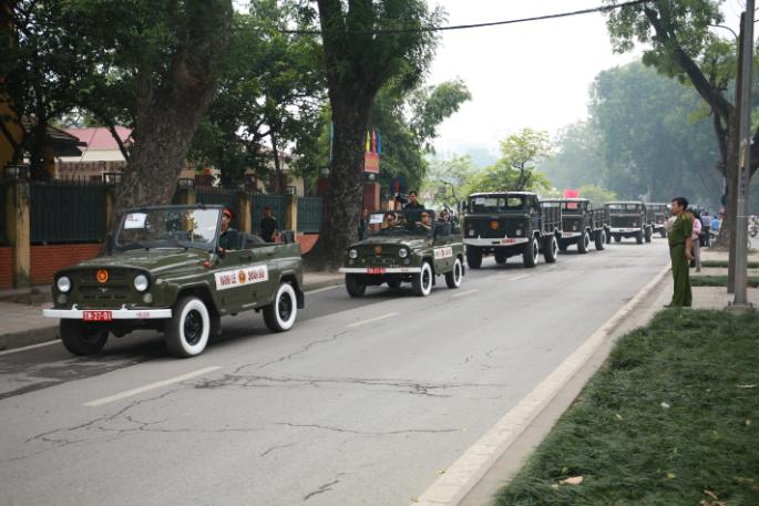 Đoàn xe nghi lễ phục vụ lễ Quốc tang Đại tướng Võ Nguyên Giáp diễn tập đưa thi hài Đại tướng về nhà riêng tại đường Hoàng Diệu.