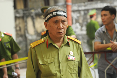  Ông Nguyễn Thế Ngọc, 68 tuổi (phố Lò rèn-Hà Nội), cựu chiến binh Sư đoàn 308 (Binh đoàn Quyết Thắng) xúc động sau khi kính viếng Đại tướng Võ Nguyên Giáp