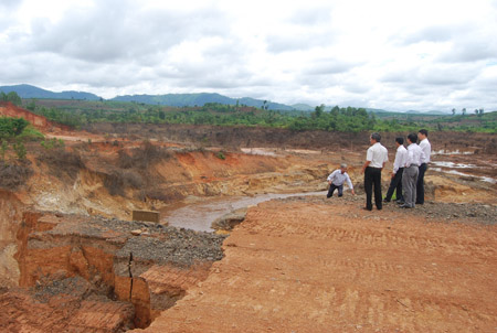 Hiện trường vụ vỡ đập Thủy điện Ia Krel 2 (Gia Lai) ngày 12.6.2013. 