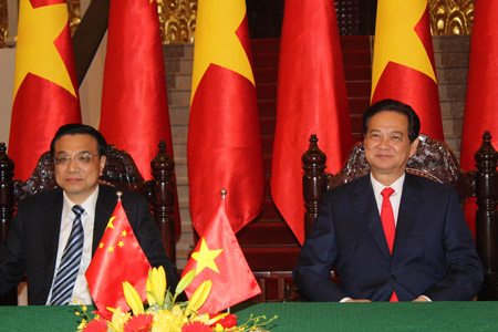 Thủ tướng Việt Nam Nguyễn Tấn Dũng và Thủ tướng Trung Quốc  Lý Khắc Cường gặp gỡ báo chí ngày 13.10.
