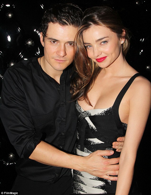 Miranda Kerr và Orlando Bloom xuất hiện trên thảm đỏ buổi diễn vở kịch Romeo and Juliet ở sân khấu Broadway ngày 19.9