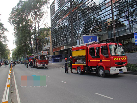 Lực lượng chữa cháy có mặt tại hiện trường.
