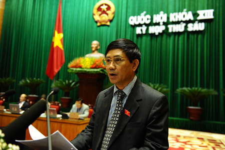 Chủ nhiệm Ủy ban Tư pháp Nguyễn Văn Hiện trình bày báo cáo thẩm tra sáng 22.10. 