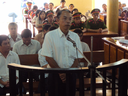Bị cáo Lê Văn Hương, nguyên Chủ tịch UBND phường Mỹ Phước, người được cho là có “ý tưởng” hình thành KDC trái pháp luật của UBND phường Mỹ Phước.