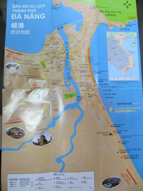 Hình trên bản du lịch Đà Nẵng mà hướng dẫn viên Li Ye mang vào Đà Nẵng không có Hoàng Sa - Trường Sa (Việt Nam)