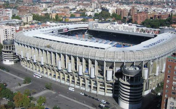 Real Madrid cân nhắc bán tên sân cho Microsoft