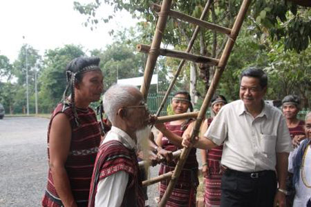 Người Chơ Ro ở xã Phủ Lý rất nhiệt tình tham gia gìn giữ, bảo vệ rừng. 