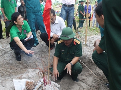 Bộ chỉ huy quân sự tỉnh Quảng Trị đã tiến hành đối chứng, kiểm tra việc quy tập hài cốt liệt sĩ mà 