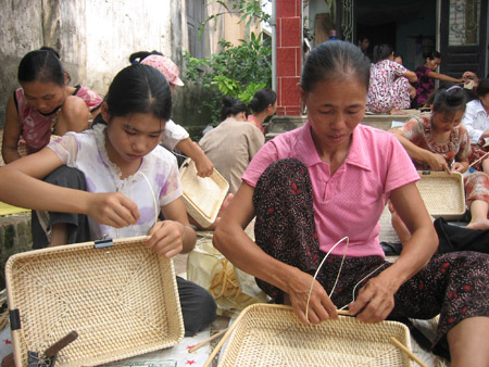 Có thể thành lập tổ chức Hội ND ở các HTX mây tre đan.