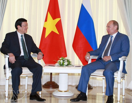 	Tổng thống V. Putin trao đổi với Chủ tịch nước Trương?Tấn Sang trong chuyến thăm Nga của Chủ tịch nước tháng 7.2012.  