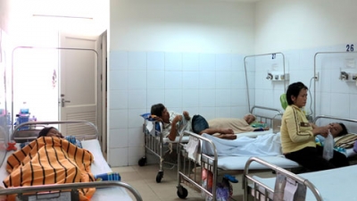  Bệnh nhân sốt xuất huyết đang điều trị tại Bệnh viện Đa khoa Đà Nẵng. (Nguồn ảnh: NDĐT)