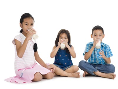 Sữa ngày càng đóng vai trò quan trọng hơn trong việc phát triển thể chất của trẻ
