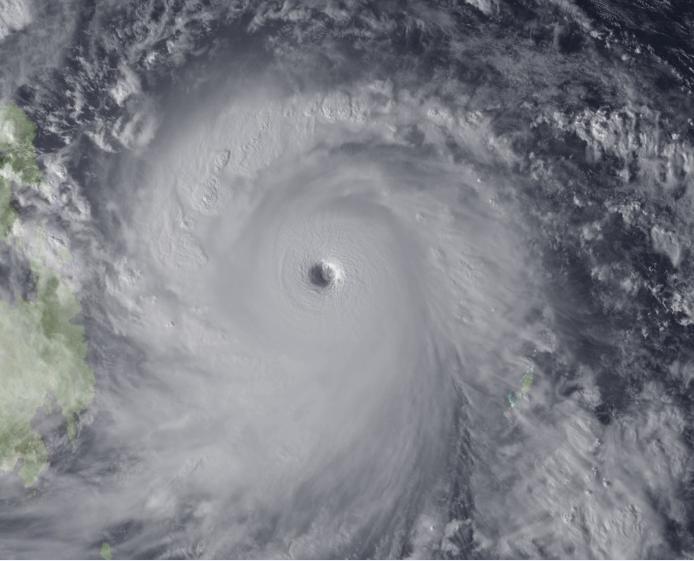 Cảnh hình thành siêu bão Hải Yến được chụp lại bởi Cơ quan khí tượng MTSAT Nhật Bản.