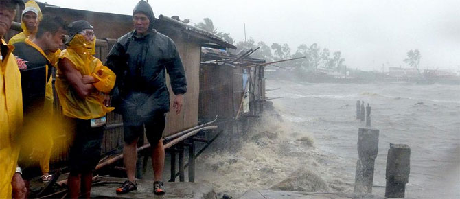 Siêu bão tàn phá đảo Bacalod (Philippines)