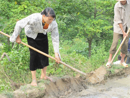 Trưởng bản Hà Thị Chiển.